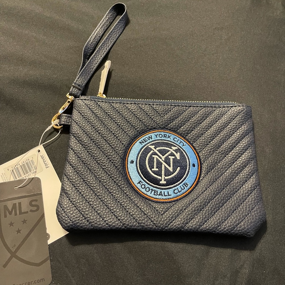 Woman’s wristlet